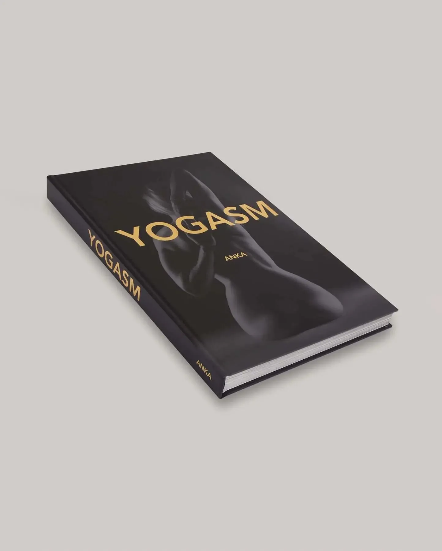 Livre d'art YOGASM par Anka, d'après l'idée d'Hélène Duval