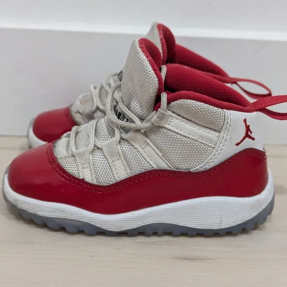 Nike Air Jordan 11 Retro Cherry Boys Athletic Shoes Sneakers 378040-116 - Sz 7 C
