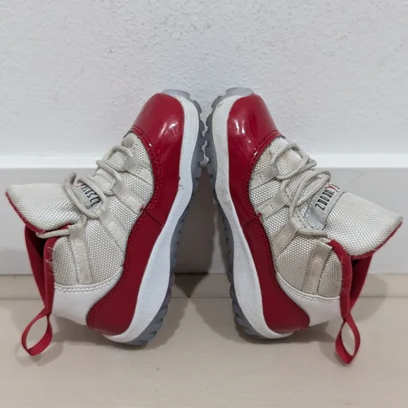 Nike Air Jordan 11 Retro Cherry Boys Athletic Shoes Sneakers 378040-116 - Sz 7 C