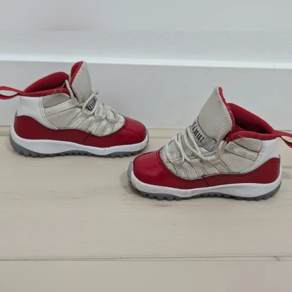 Nike Air Jordan 11 Retro Cherry Boys Athletic Shoes Sneakers 378040-116 - Sz 7 C
