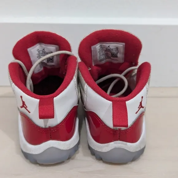 Nike Air Jordan 11 Retro Cherry Boys Athletic Shoes Sneakers 378040-116 - Sz 7 C