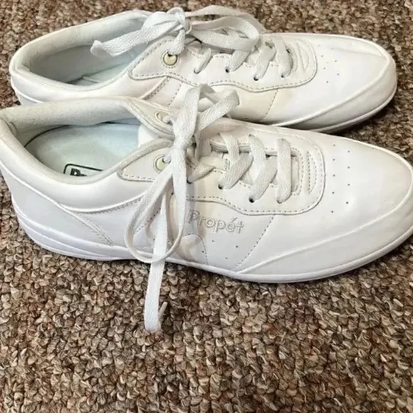 Propet white leather walking shoes sneakers with slip resistance 9 1/2