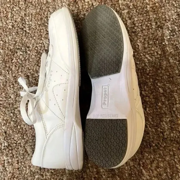Propet white leather walking shoes sneakers with slip resistance 9 1/2