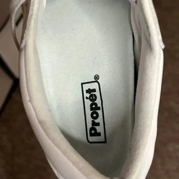 Propet white leather walking shoes sneakers with slip resistance 9 1/2
