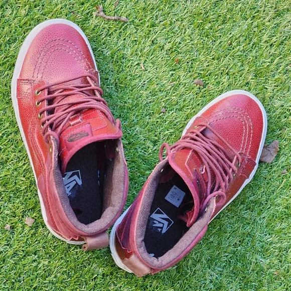 VANS Of The Wall - Women's Sneakers - SIZE 7