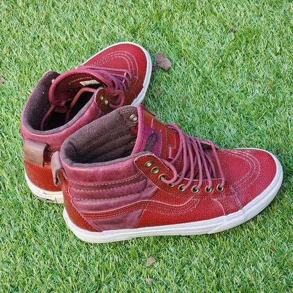 VANS Of The Wall - Women's Sneakers - SIZE 7