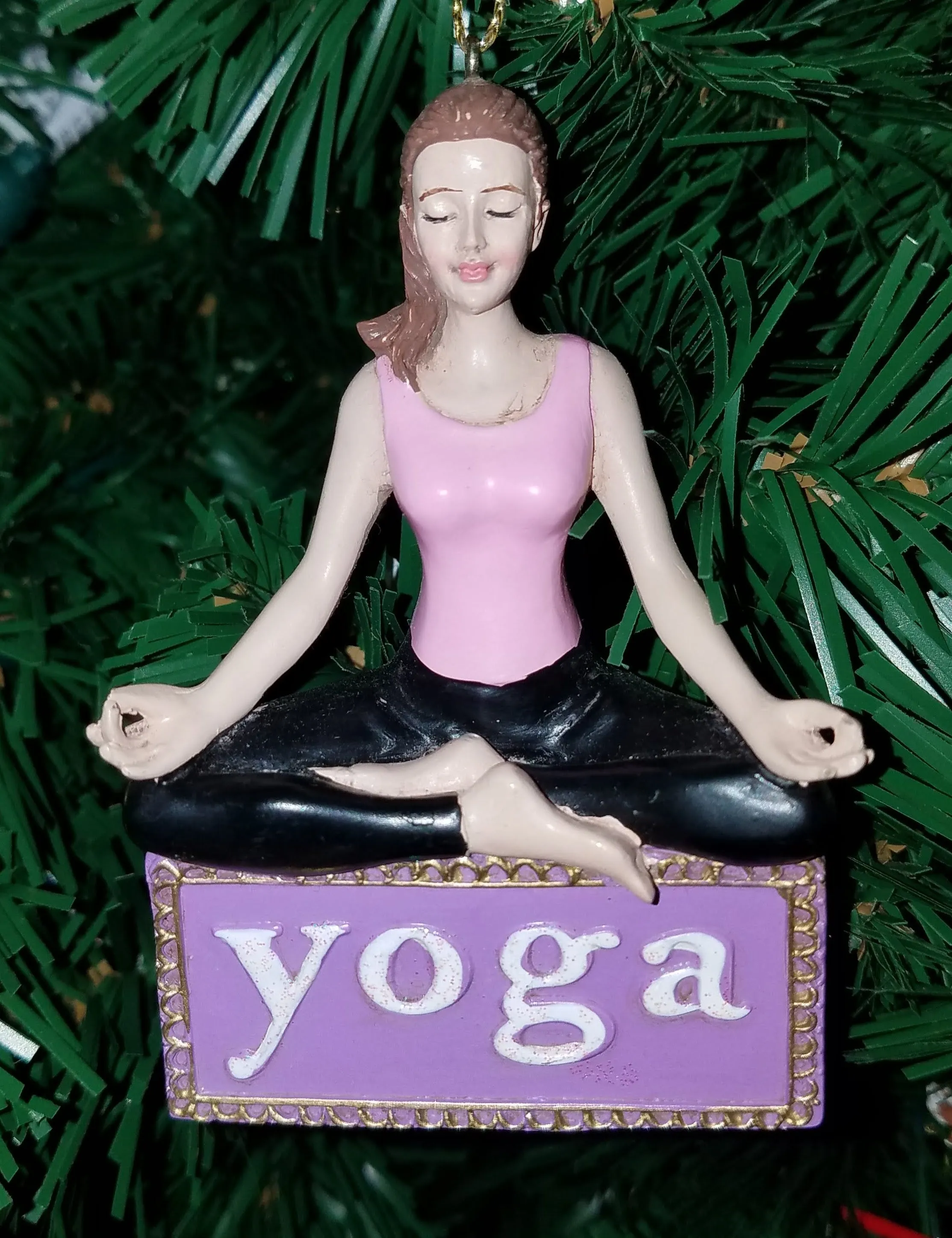 Yoga ornament resin 4"