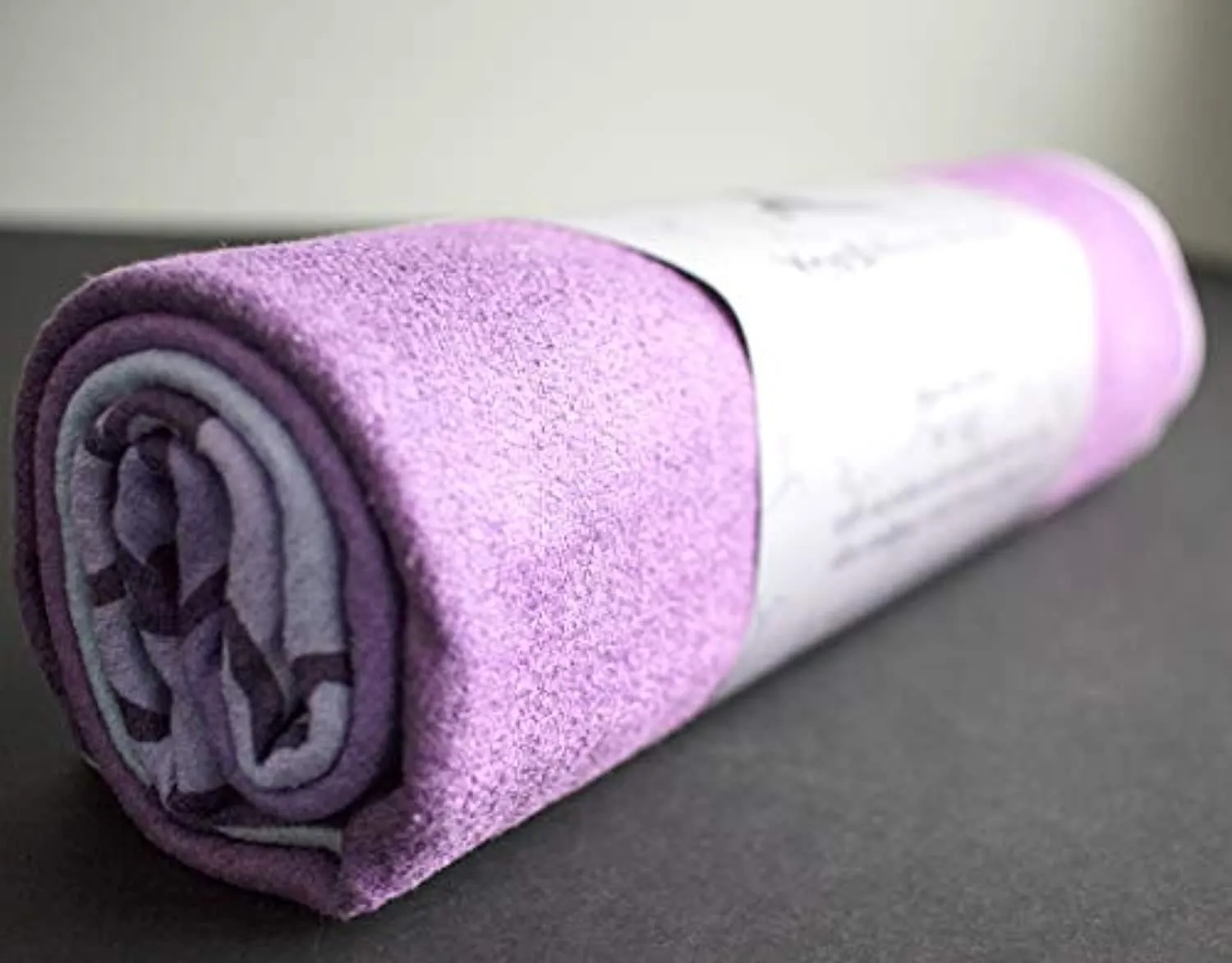YogAffirmations - Toalla para Tapete de yoga de alta calidad, antideslizante, con puntos de silicona, microfibra ultrasuave, absorbe el sudor, ideal para yoga, pilates, meditación, tamaño perfecto de 24.0 x 72.0 in