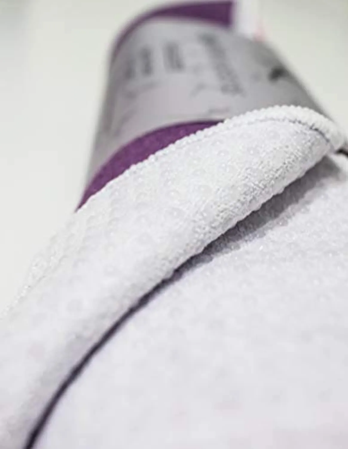 YogAffirmations - Toalla para Tapete de yoga de alta calidad, antideslizante, con puntos de silicona, microfibra ultrasuave, absorbe el sudor, ideal para yoga, pilates, meditación, tamaño perfecto de 24.0 x 72.0 in
